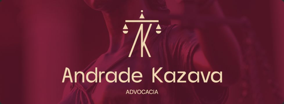 Logo da Andrade Kazava Advocacia sobre fundo bordô
